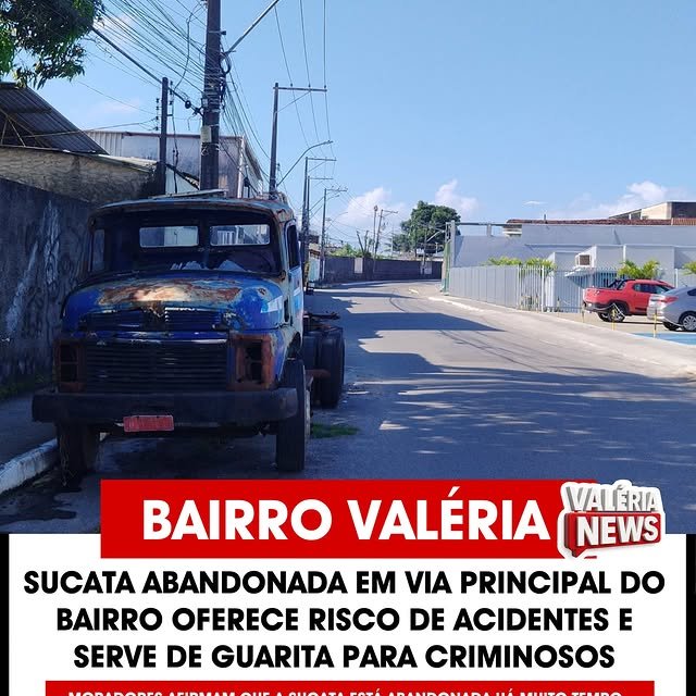 Uma sucata de caminhão está abandonada há bastante tempo na Rua da Matriz, próximo ao Largo da Ma…