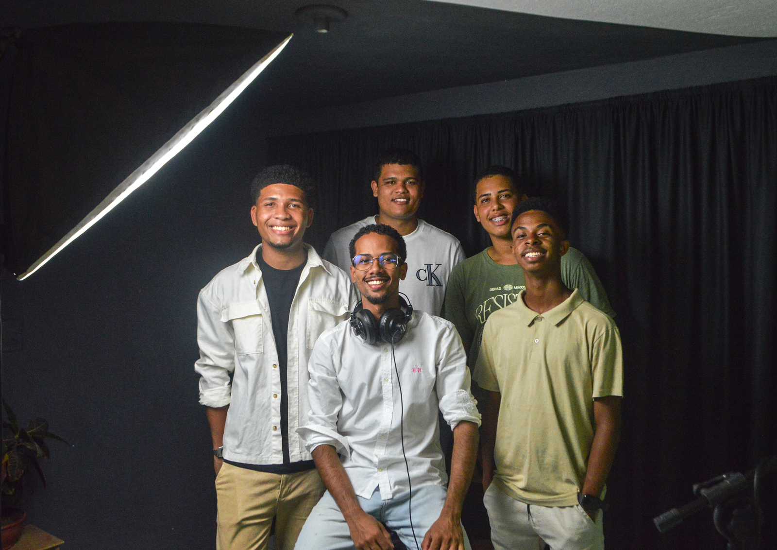 Jovens da Ohana Studio tomam iniciativa para ajudar talentos do bairro